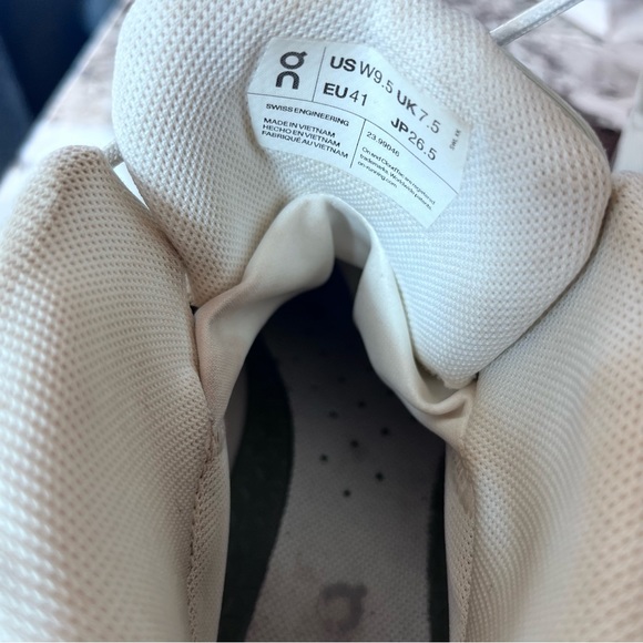 On Running Women's Gray On Cloudrock Hiking Boots Size US 9.5 - Picture 7 of 11